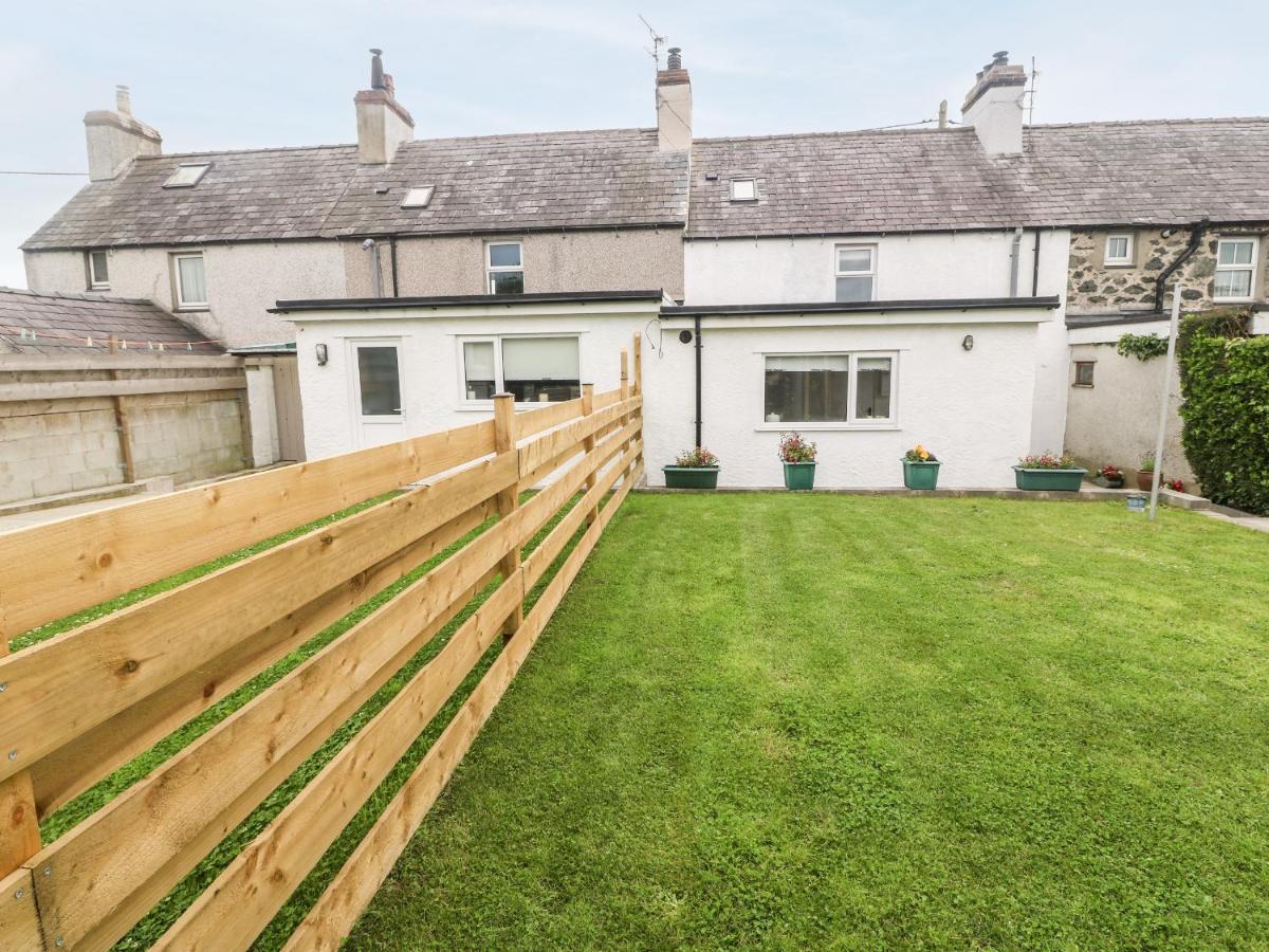 3 Green Terrace Gaerwen Exterior photo